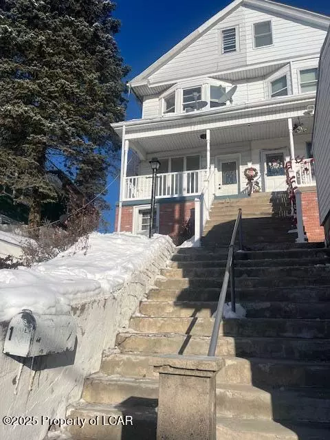 195 Ohio Ave, Shenandoah, PA 17976