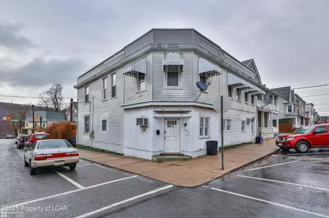 301 E Bertsch St, Lansford, PA 18232