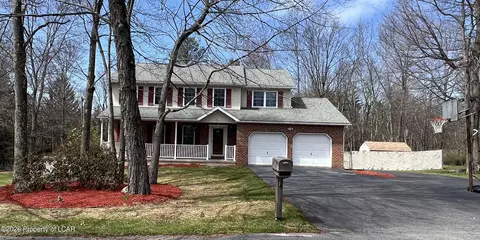 65 Sassafras Ct, Mountain Top, PA 18707