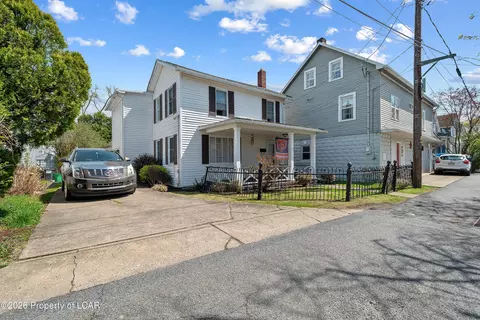 6 Nassau St, West Pittston, PA 18643