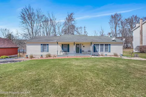 60 Lakeview Dr, Mountain Top, PA 18707