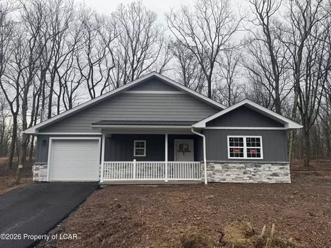103 Hidden Forest Dr, Hazleton, PA 18202