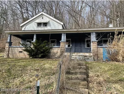 6 Billings Mill Rd, Tunkhannock, PA 18657