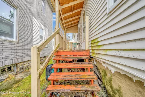723 Hampton St, Scranton, PA 18504 photo 6