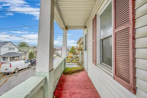 723 Hampton St, Scranton, PA 18504 photo 2