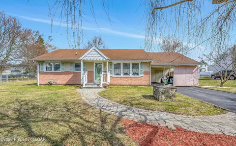 40 Joseph St, Dallas, PA 18612