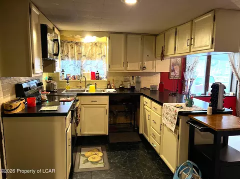 Kitchen - 4 E Rittenhouse Mill Rd # E, Berwick, PA 18603 photo 4 of 10