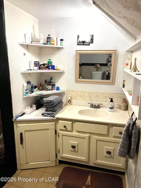 Bath - 4 E Rittenhouse Mill Rd # E, Berwick, PA 18603 photo 2 of 10