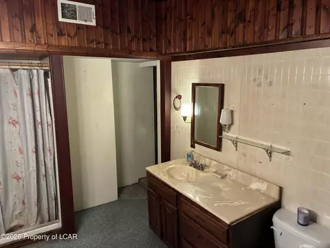 Bath - 4 E Rittenhouse Mill Rd # E, Berwick, PA 18603 photo 9 of 10