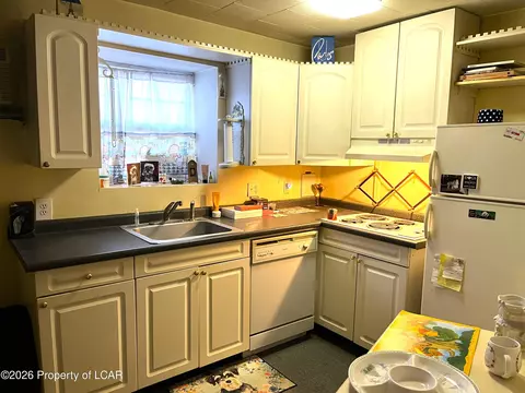 Kitchen - 4 E Rittenhouse Mill Rd # E, Berwick, PA 18603 photo 5 of 10
