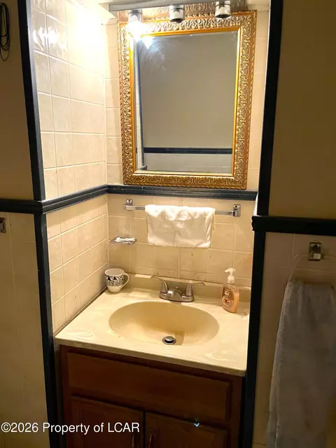 Bath - 4 E Rittenhouse Mill Rd # E, Berwick, PA 18603 photo 6 of 10