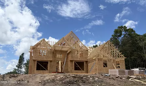 1082 Manor Dr, Mountain Top, PA 18707