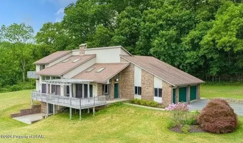 18 Essig Dr, Fleetwood, PA 19522