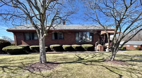 10 Fairlawn Dr, Hughestown, PA 18640