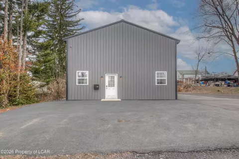 386 S Main St, Jenkins Township, PA 18640