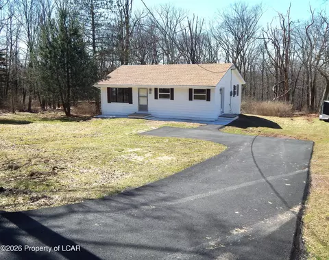 439 Woodlawn Ave, Mountain Top, PA 18707