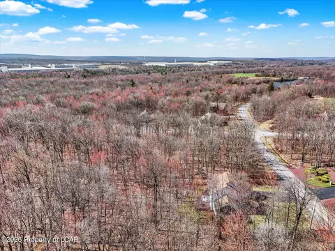 55 Pebble Beach Dr, Hazle Township, PA 18202