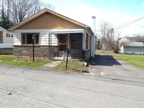 11 Shaver Ave, Dallas, PA 18612