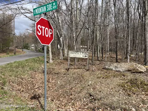 31 Mountain Side Dr, Sugarloaf, PA 18249