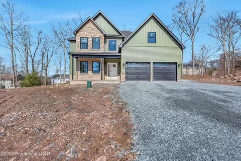 62 Maple St, Dallas, PA 18612