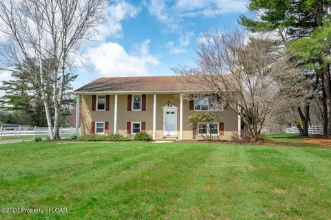 461 Machell Ave, Dallas, PA 18612