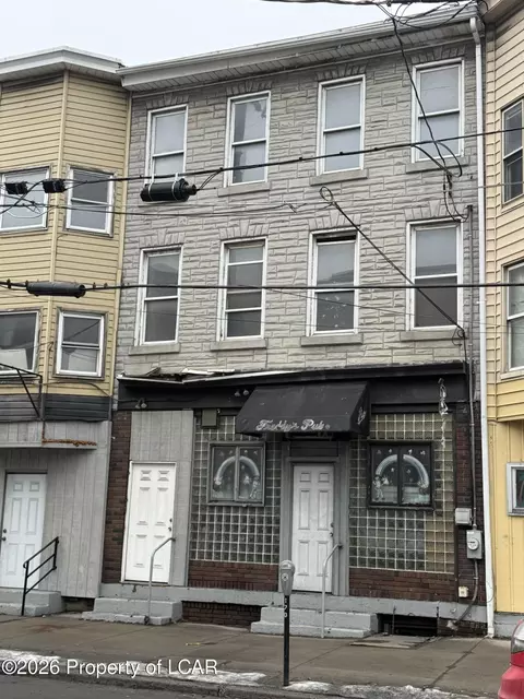 16 E Mauch Chunk St, Tamaqua, PA 18252