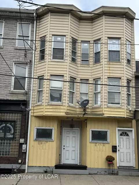 18 E Mauch Chunk St, Tamaqua, PA 18252