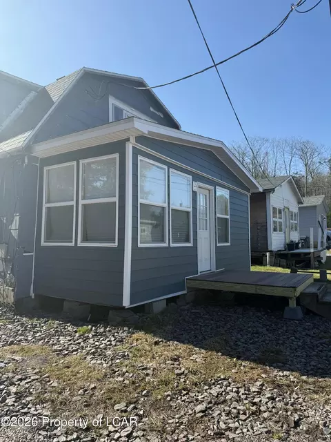 2 Noble St, Harveys Lake, PA 18618