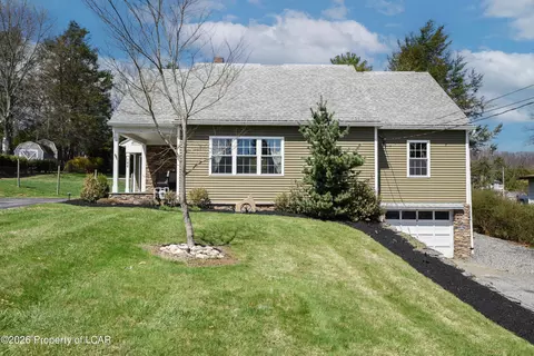142 Cedar Ave, Shavertown, PA 18708
