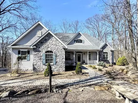 9 Dakota Dr, Hazleton, PA 18202