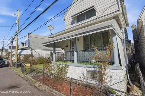 154 Kent Ln, Wilkes-barre, PA 18702