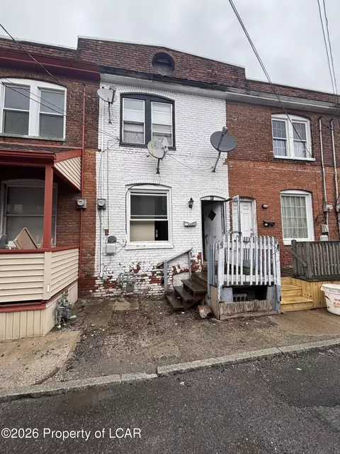 41 Meyers Ct, Wilkes Barre, PA 18701