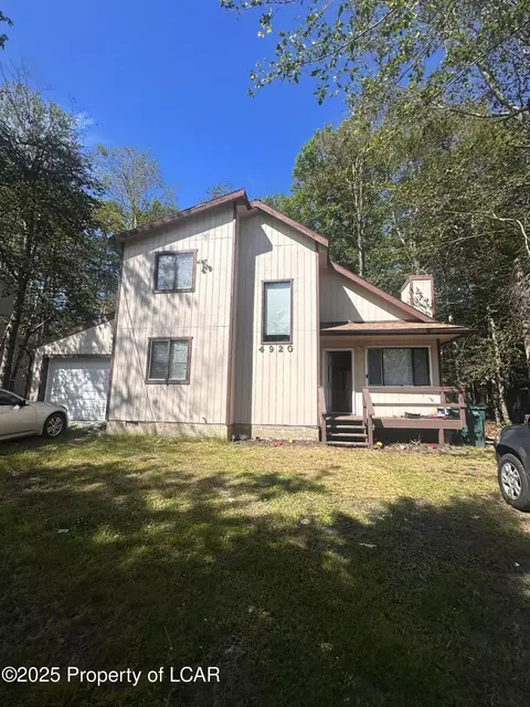 7437 Tamara Ln, Tobyhanna, PA 18466