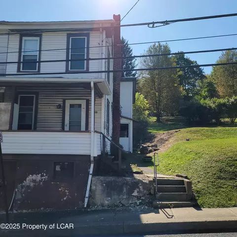 223 Hudsondale St, Weatherly, PA 18255