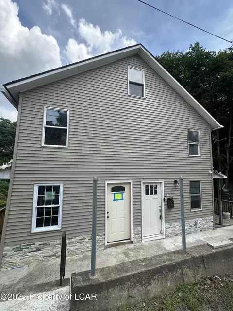 210 Mcginnis St, Plymouth, PA 18651