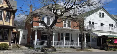 517 E Broad St, Tamaqua, PA 18252