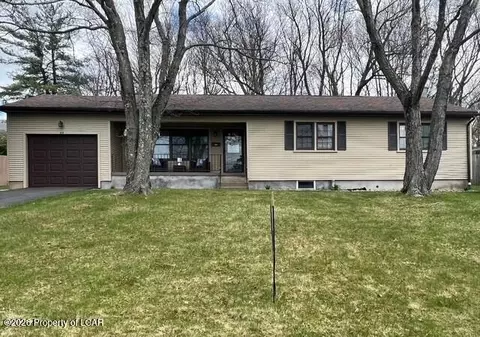 212 Grayson Dr, Clarks Green, PA 18411