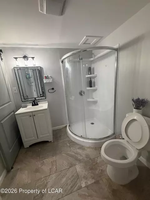Bath - 1636 E Broad St, Hazleton, PA 18201 photo 3 of 4