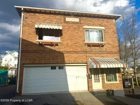 631 Perry Ct, Hazleton, PA 18201