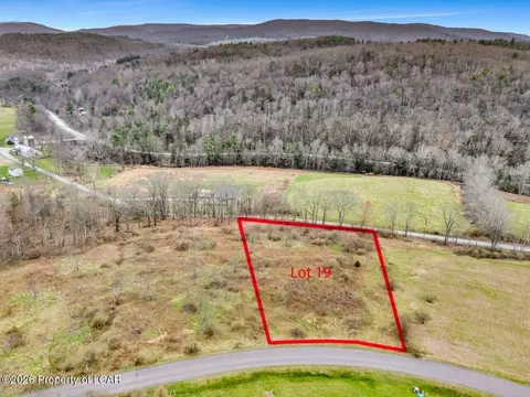 19 Walnut Ridge Dr, Mehoopany, PA 18629