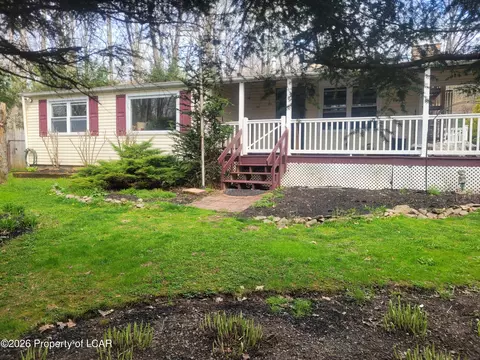 1038 Woodhaven Dr, White Haven, PA 18661