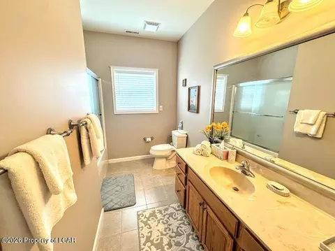 Bath - 39 Summit Rd, Hazleton, PA 18202 photo 5 of 7