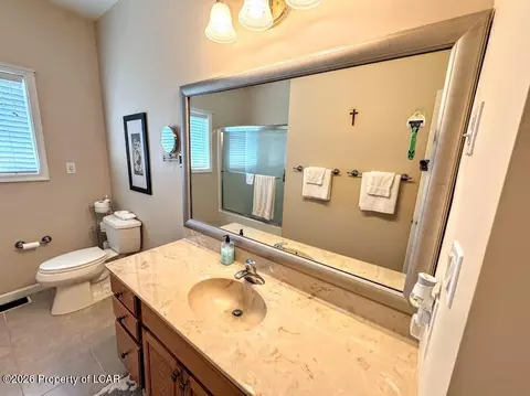 Bath - 39 Summit Rd, Hazleton, PA 18202 photo 6 of 7