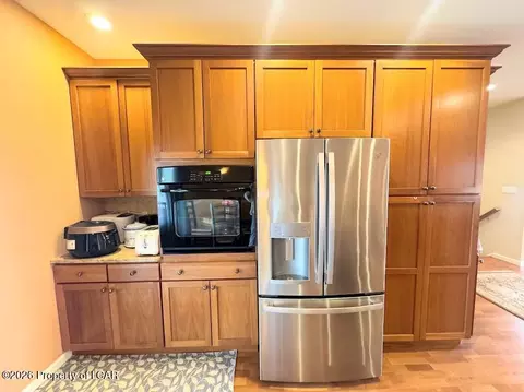 Kitchen - 39 Summit Rd, Hazleton, PA 18202 photo 4 of 5