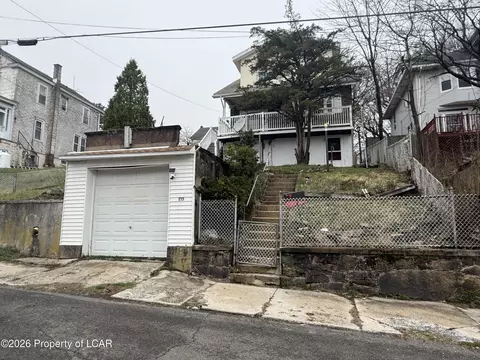 215 Ohio Ave, Shenandoah, PA 17976