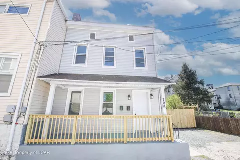 706 Lavelle Ct, Scranton, PA 18505