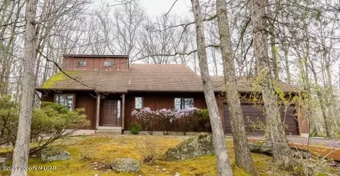 441 Laurel Lakes Dr, Mountain Top, PA 18707