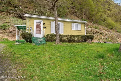 1872 Sullivan Trl, Pittston, PA 18643