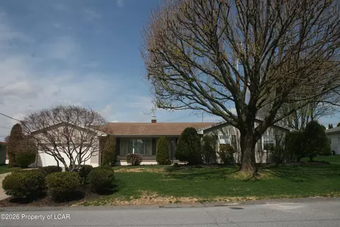 26 Westminster Dr, Dallas, PA 18612