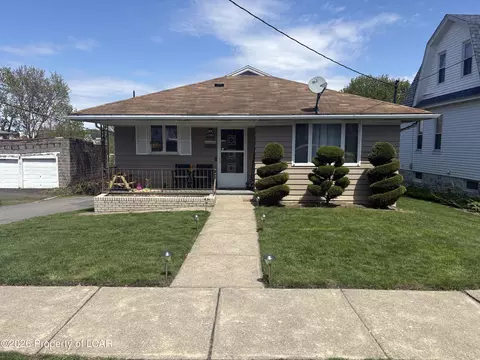 917 Hemlock St, Scranton, PA 18505